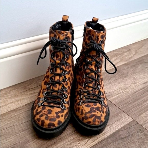 SALE!!! Sexy Leopard printed combat boots in Like New Condition - Picture 1 of 1